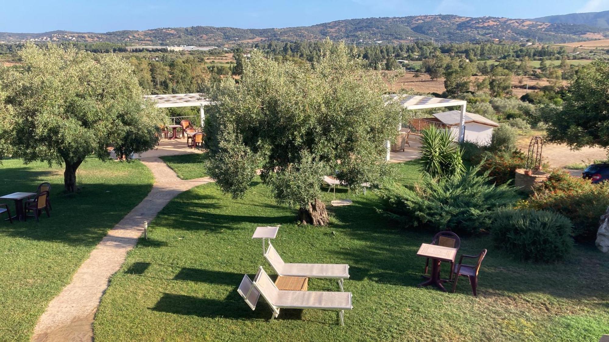 Hotel Essenza Di Mirto Ла Калета Екстериор снимка