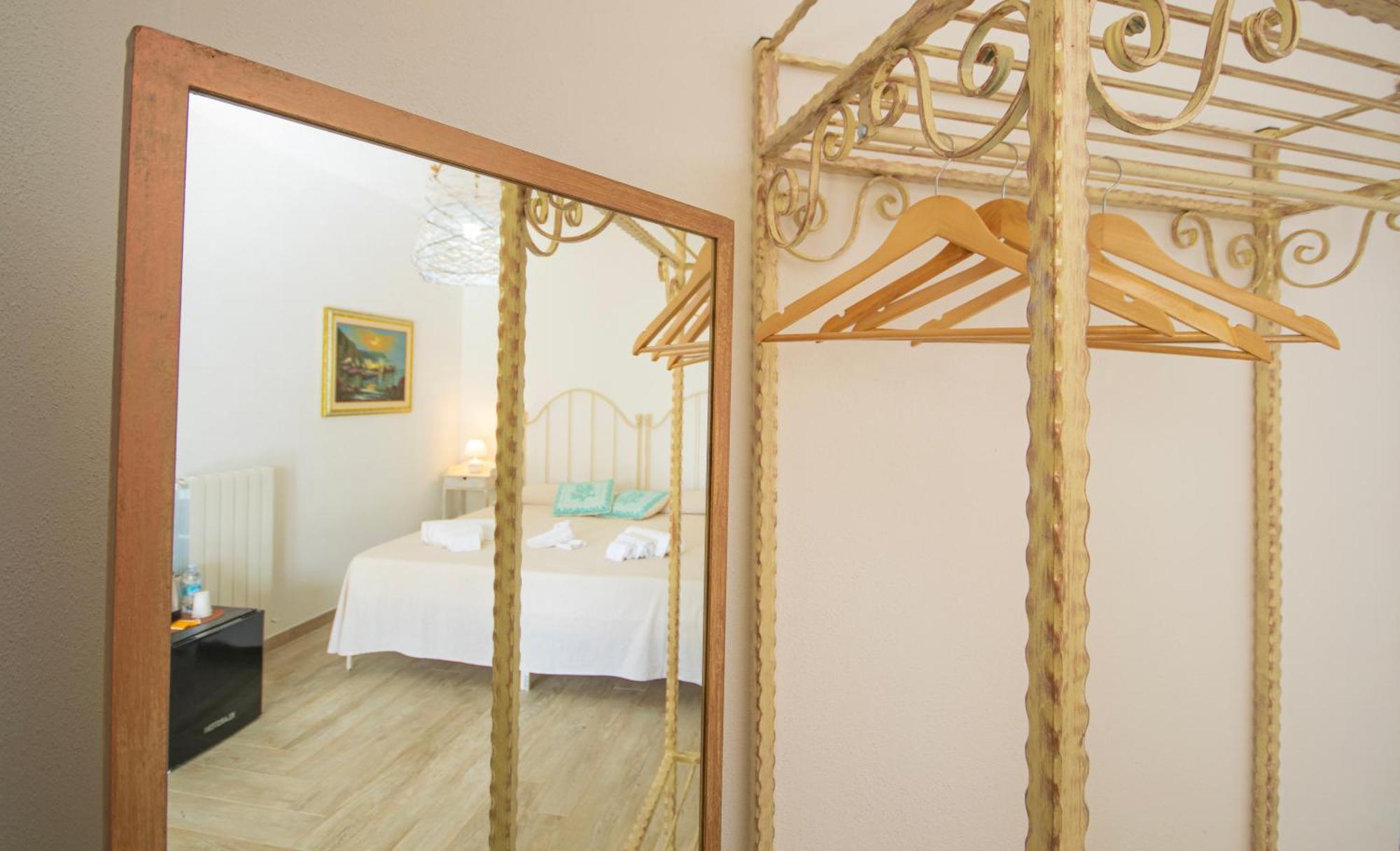 Hotel Essenza Di Mirto Ла Калета Стая снимка