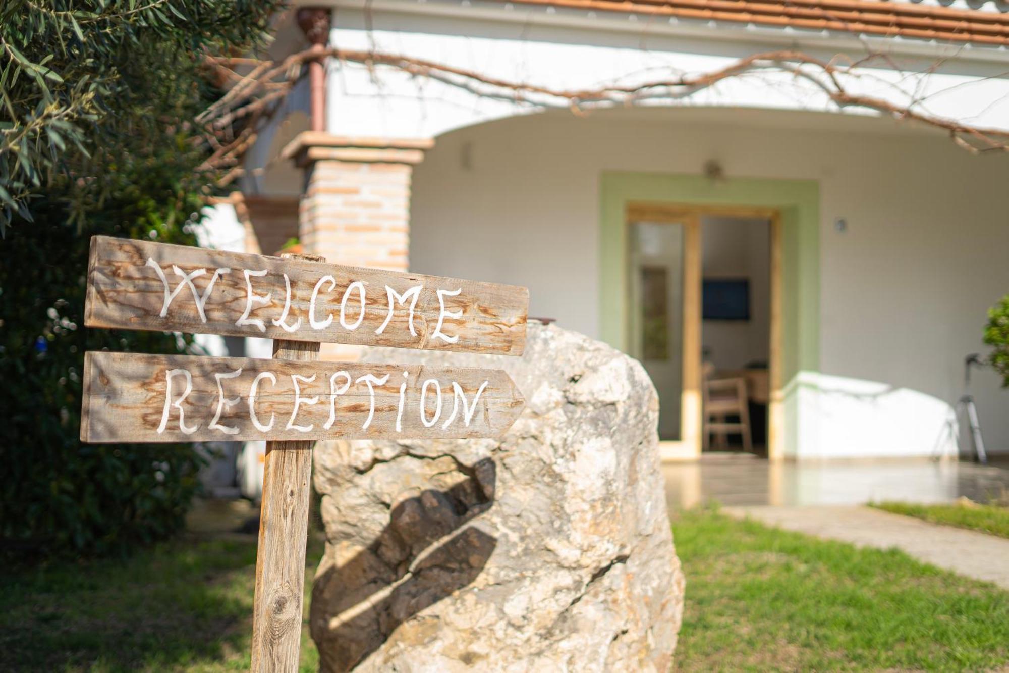 Hotel Essenza Di Mirto Ла Калета Екстериор снимка
